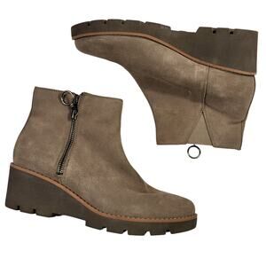Vionic Hazal zip-up ankle boots in the stone suede leather color size 7